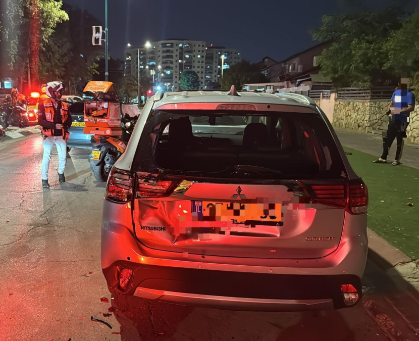 اللد: إصابة متوسطة لراكبي دراجة نارية بحادث طرق